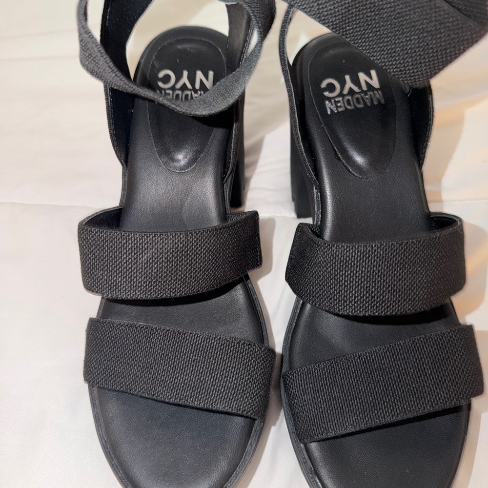 Steve Madden Black Chunky Heel Sandals - Picture 8 of 9